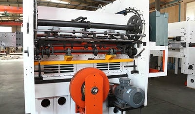 Troqueladora cama plana semiaautomática